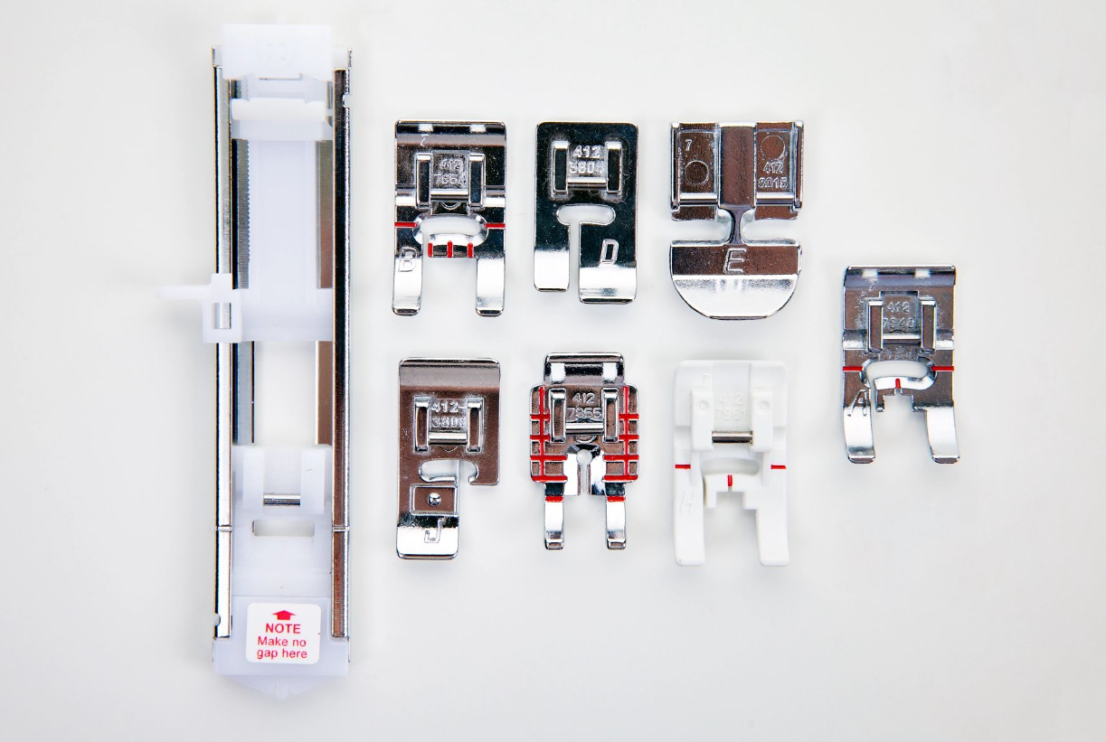 Accessoires de couture Husqvarna Viking Onyx 25
Ensemble de pieds presseurs et accessoires compatibles avec la machine à coudre Husqvarna Viking Onyx 25 pour divers types de couture.