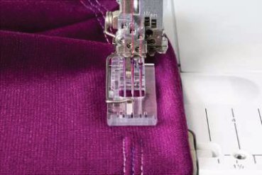 Bernina pied de recouvreuse transparent C28