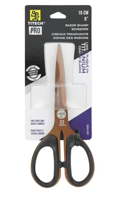 Emballage des ciseaux TITECH Pro 15 cm avec lames plaquées en titane, conçus pour couper les tissus épais et lourds.