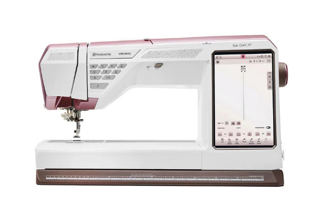 Machine à coudre Husqvarna Viking EPIC™ Quilt 97 – Machine spécialisée pour le quilting, dotée d’un grand écran tactile et d’un bras libre étendu pour des projets de couture complexes.