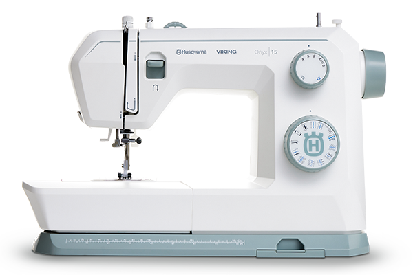 Machine à coudre Husqvarna Viking ONYX™ 15 – Machine à coudre mécanique robuste et facile à utiliser, équipée de plusieurs réglages de points et d'un bras libre pour une couture polyvalente et précise.