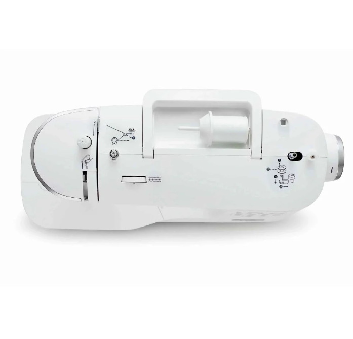 Machine à coudre SINGER CE677 Elite – Vue du dessus de la machine, mettant en avant le compartiment à canette et les réglages de tension du fil.