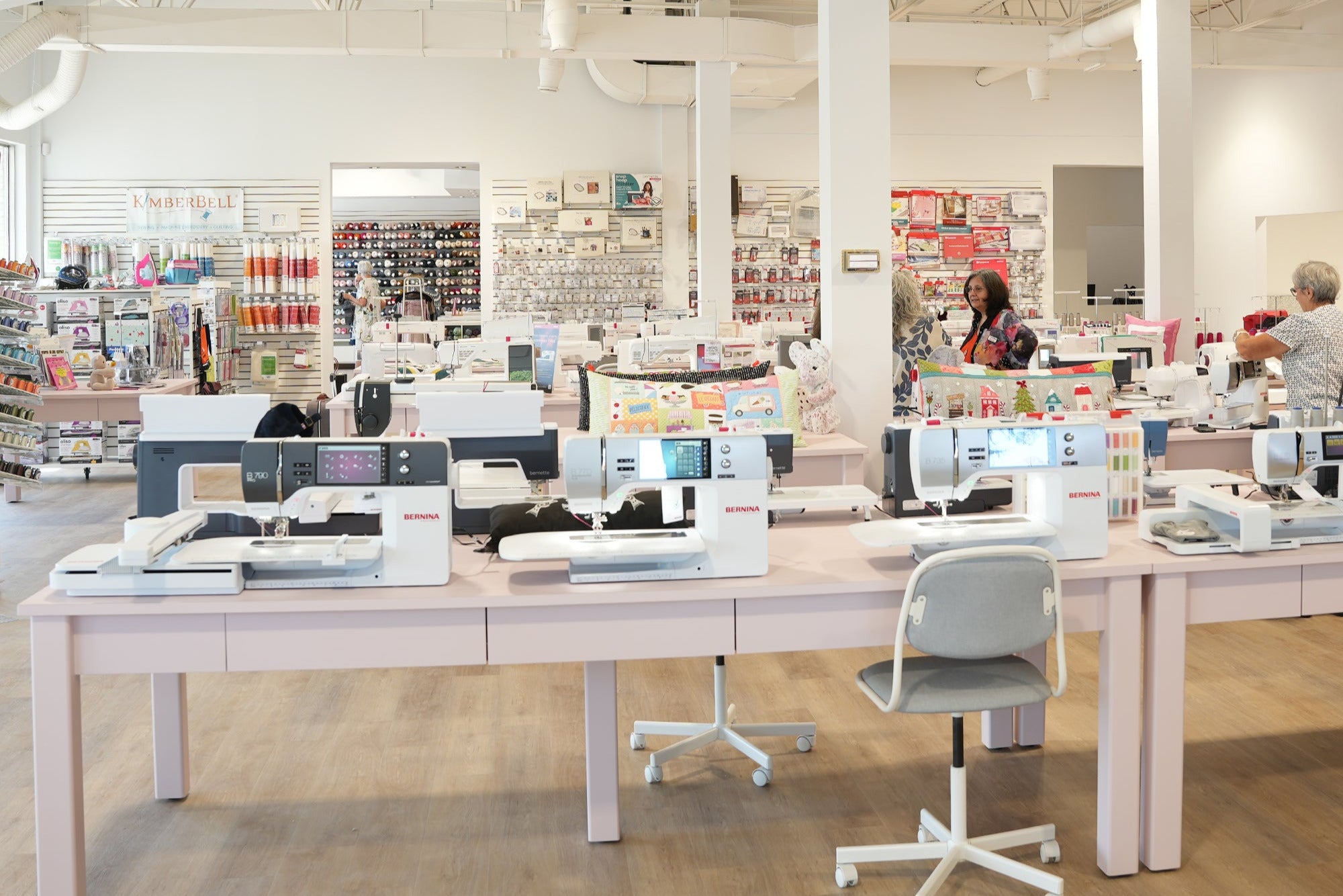 Aperçu de l’intérieur du magasin de couture Excelle Machine à Coudre sur la Rive-Nord