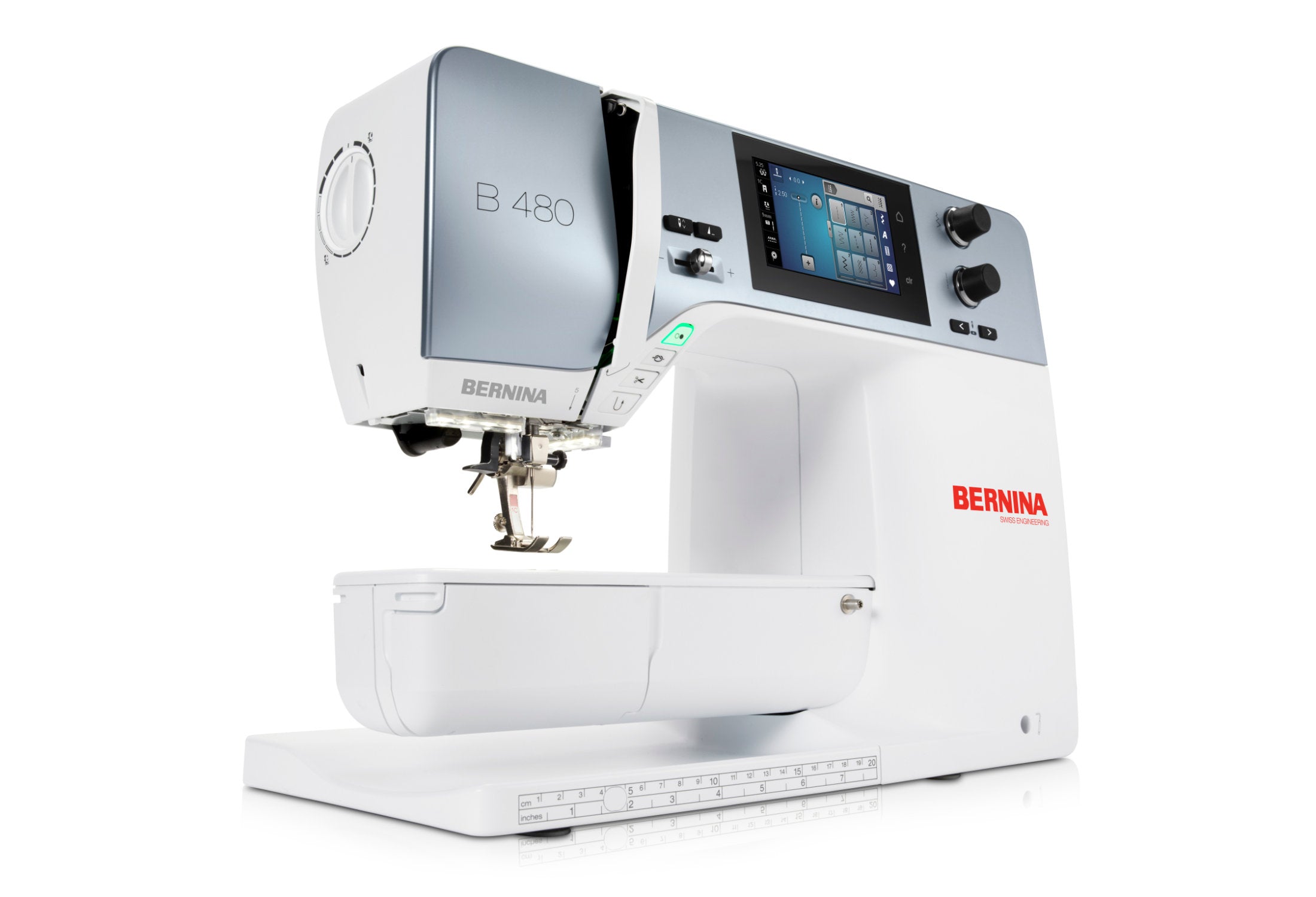 Machine à coudre Bernina 480 avec bras libre et design moderne, offrant un contrôle précis et un grand confort d’utilisation.