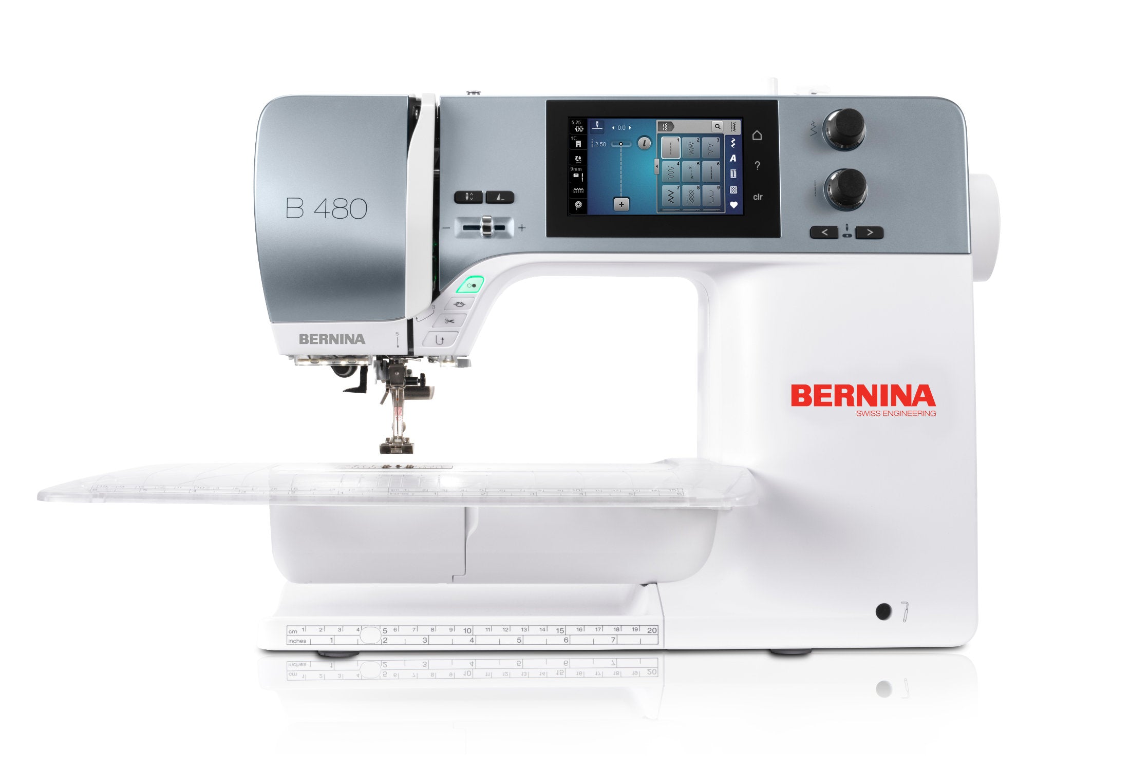 Machine à coudre Bernina 480 avec écran tactile couleur et table d’extension, idéale pour les projets de couture créative.