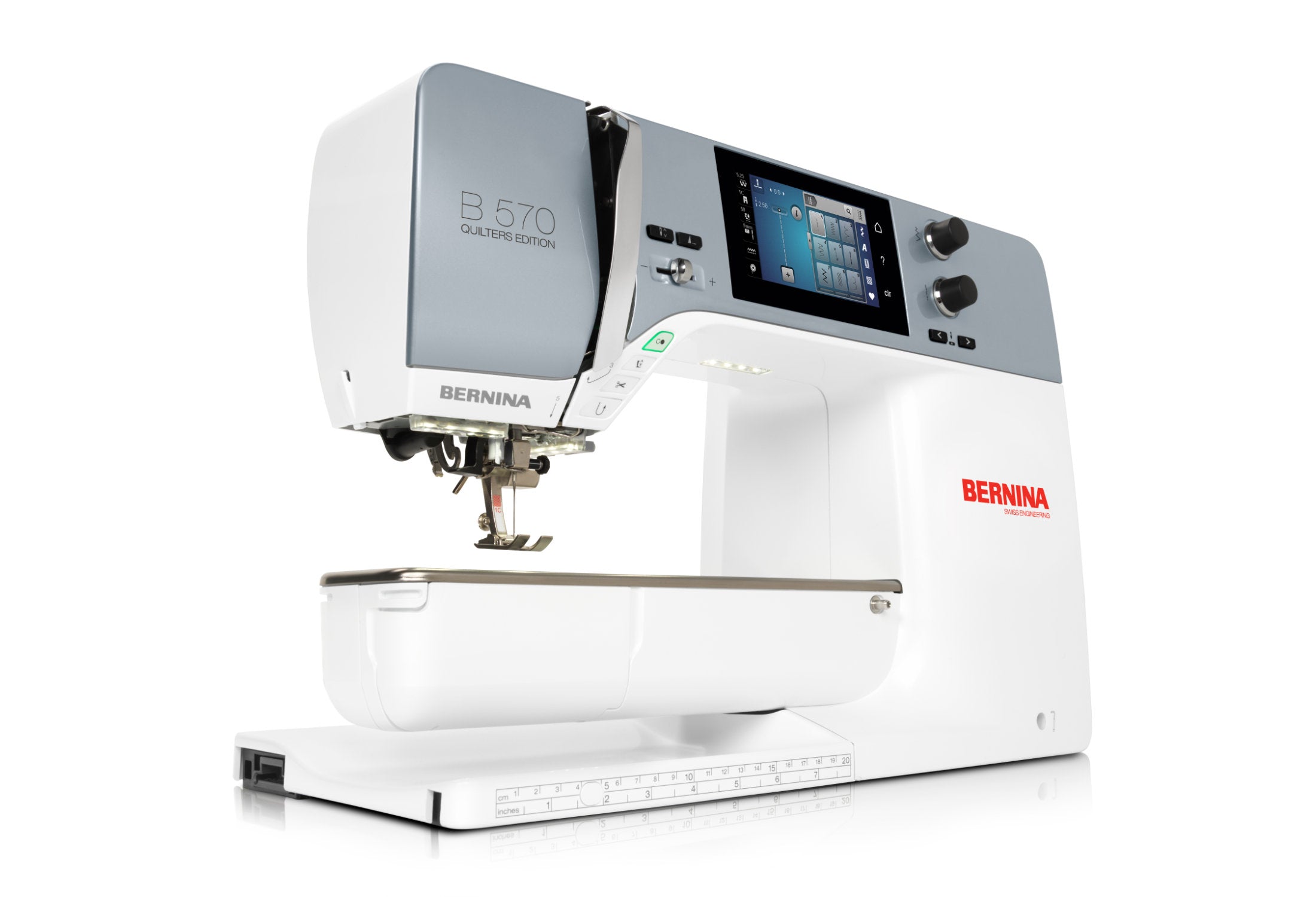 Machine à coudre Bernina 570 QE – Machine à coudre électronique Quilters Edition avec écran tactile et fonctionnalités avancées pour une couture et un quilting précis.