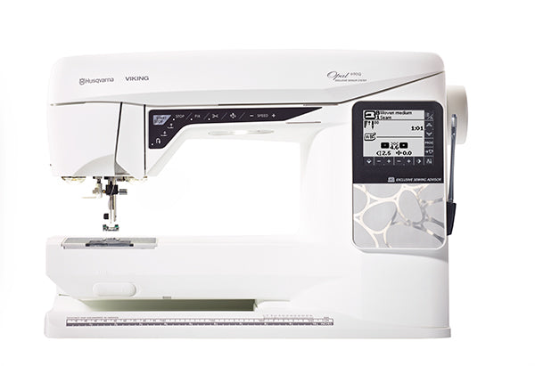 Machine à coudre Husqvarna Viking OPAL™ 690Q – Machine à coudre électronique performante avec écran tactile, fonctions de couture assistée et système de tension automatique pour des résultats précis et professionnels.