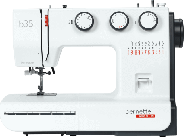 Machine à coudre mécanique bernette 35 – Machine à coudre blanche avec trois cadrans de réglage, idéale pour les couturiers souhaitant un contrôle manuel et une grande variété de points.