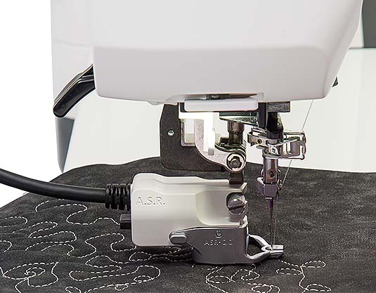 Pied A.S.R. de la Janome M17 pour quilting avec régulation de points.