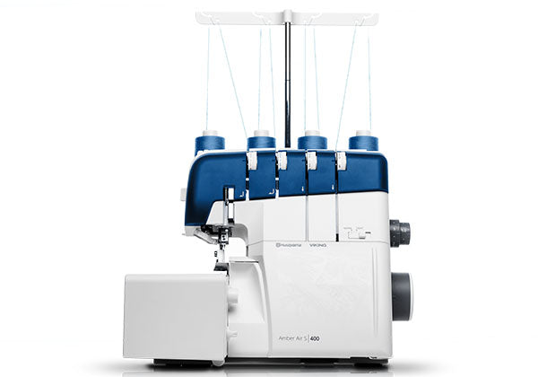 Surjeteuse Husqvarna Viking AMBER™ Air S | 400 – Machine à coudre surjeteuse avec enfilage à air, conçue pour des finitions professionnelles et des coutures résistantes sur divers types de tissus.
