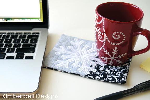 Tapis de tasse de vacances et saisonniers "Holiday & Seasonal Mug Rugs" / CD Broderie