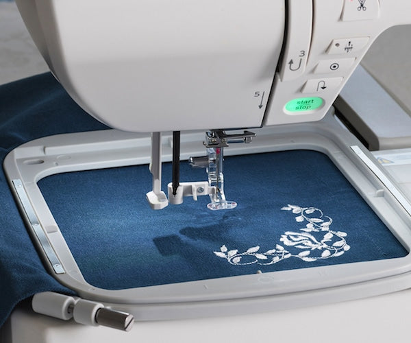 eXpressive 850 Elna Machine à coudre et à broder