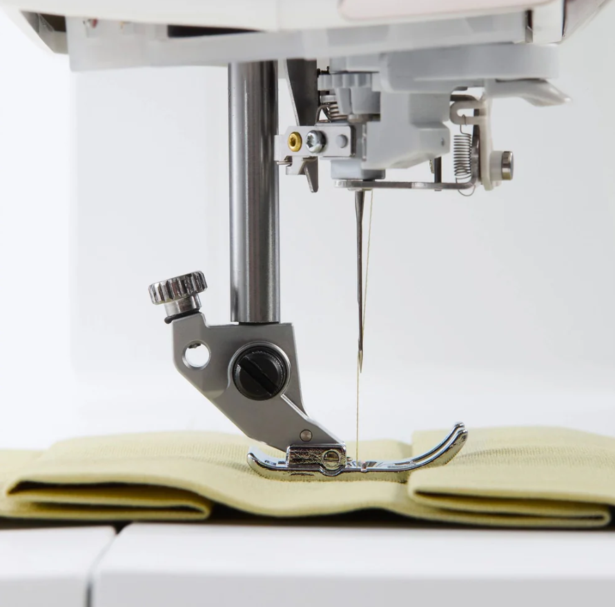 Machine à coudre et à broder HUSQVARNA® VIKING® DESIGNER TOPAZ™ 55Q