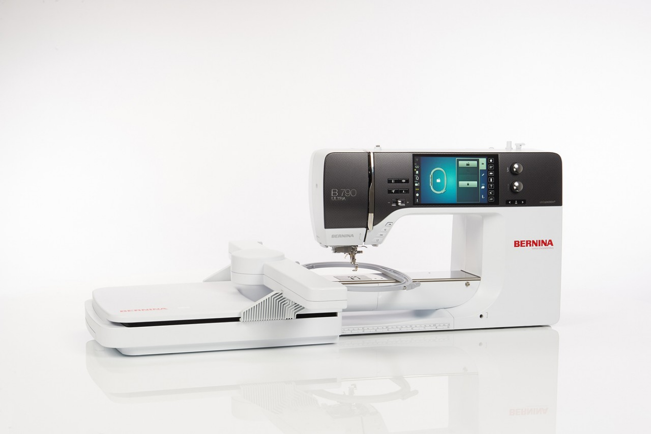 BERNINA 790 E ULTRA machine à coudre et à broder