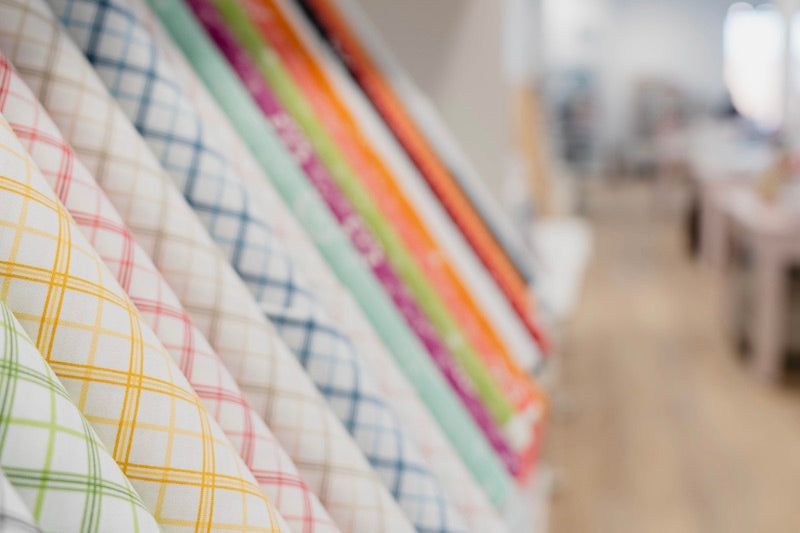 Jolis tissus colorés en vente chez Excelle Machine à Coudre