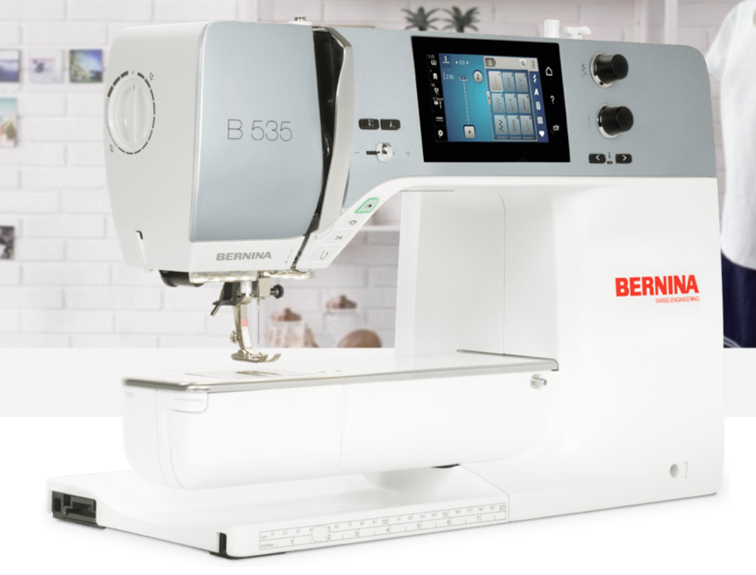 Bernina B 535 machine à coudre – Machine à coudre électronique avec écran tactile intuitif, offrant des réglages précis, un entraînement puissant et une grande flexibilité pour les couturiers exigeants.