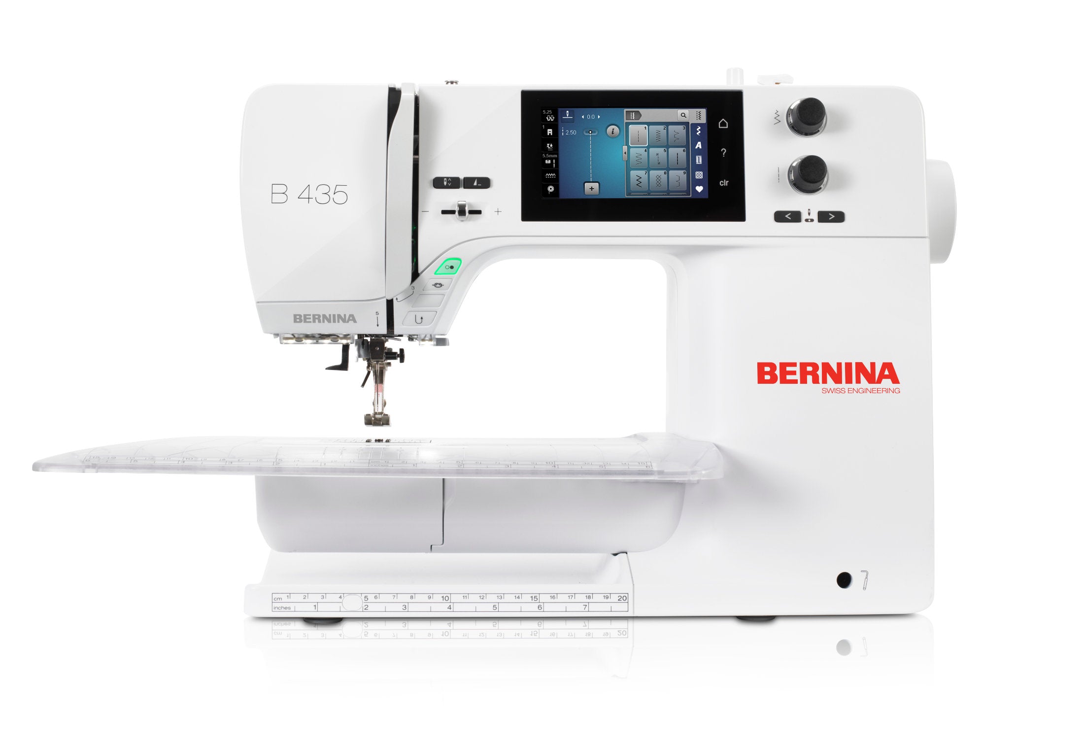 Machine à coudre Bernina 435 avec écran tactile couleur et large table d’extension pour un confort optimal en couture.