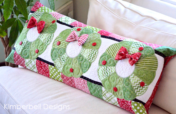 Oreiller de banc "Deck the Halls Bench Pillow" / Ensemble prêt à broder